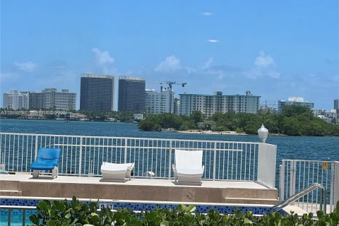 Condo in North Miami, Florida, 2 bedrooms  № 2039000 - photo 21