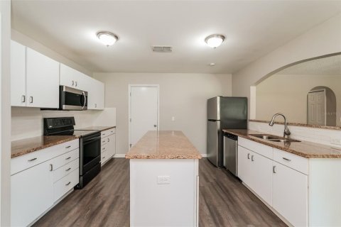 House in Wesley Chapel, Florida 4 bedrooms, 180.6 sq.m. № 1913075 - photo 7