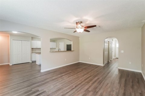 House in Wesley Chapel, Florida 4 bedrooms, 180.6 sq.m. № 1913075 - photo 5