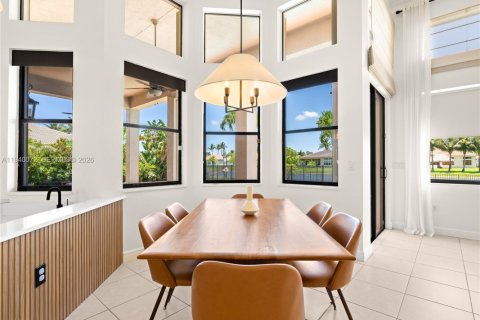 House in Davie, Florida 4 bedrooms, 392.51 sq.m. № 2003672 - photo 10