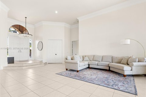 House in Davie, Florida 4 bedrooms, 392.51 sq.m. № 2003672 - photo 7