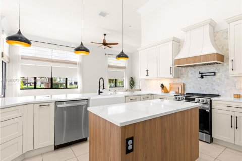 House in Davie, Florida 4 bedrooms, 392.51 sq.m. № 2003672 - photo 14