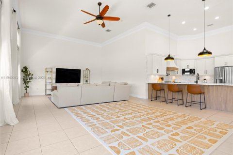 House in Davie, Florida 4 bedrooms, 392.51 sq.m. № 2003672 - photo 11