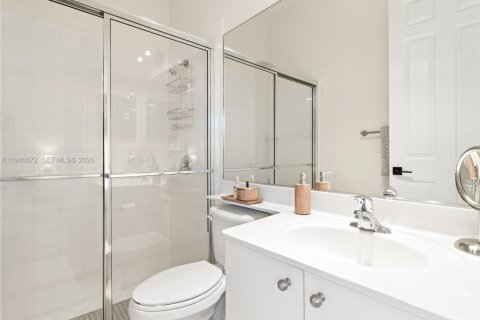 House in Davie, Florida 4 bedrooms, 392.51 sq.m. № 2003672 - photo 27