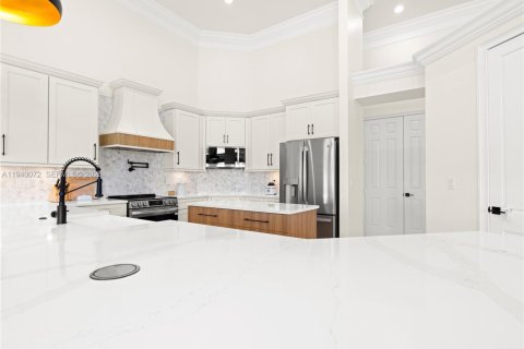 House in Davie, Florida 4 bedrooms, 392.51 sq.m. № 2003672 - photo 13