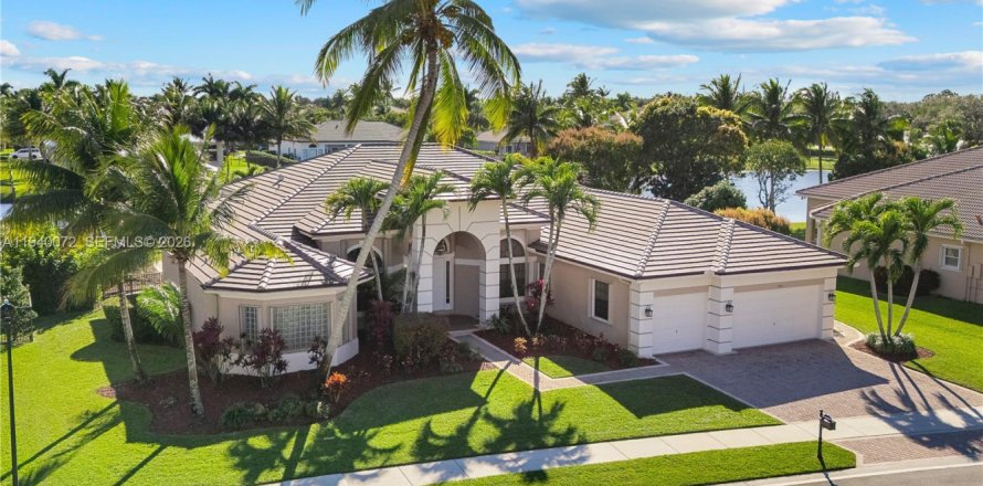 House in Davie, Florida 4 bedrooms, 392.51 sq.m. № 2003672