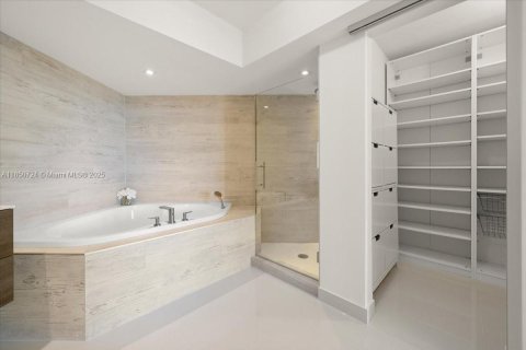 Condominio en venta en Miami Beach, Florida, 2 dormitorios, 133.78 m2 № 1855318 - foto 12