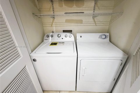 Купить кондоминиум в Майами, Флорида 3 спальни, 105.91м2, № 2067560 - фото 21