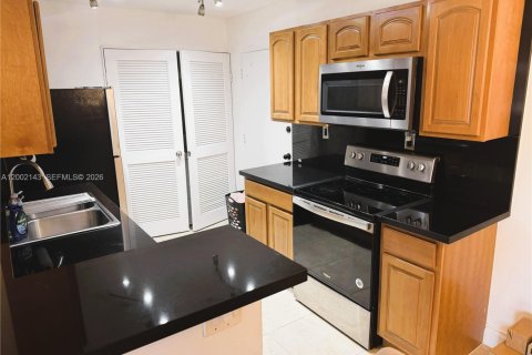 Купить кондоминиум в Майами, Флорида 3 спальни, 105.91м2, № 2067560 - фото 3