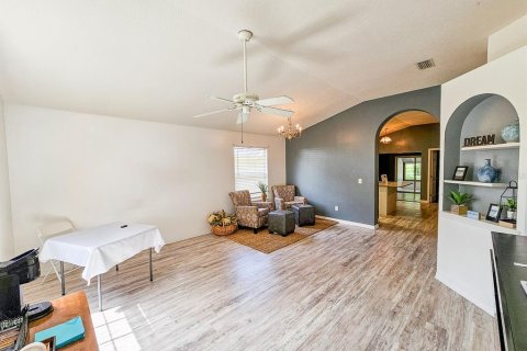 House in Keystone Heights, Florida 3 bedrooms, 174.56 sq.m. № 1787420 - photo 6