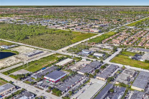 Propiedad comercial en venta en Miami, Florida № 1779284 - foto 15