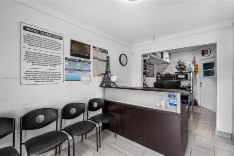 Propiedad comercial en venta en Miami, Florida № 1779284 - foto 5