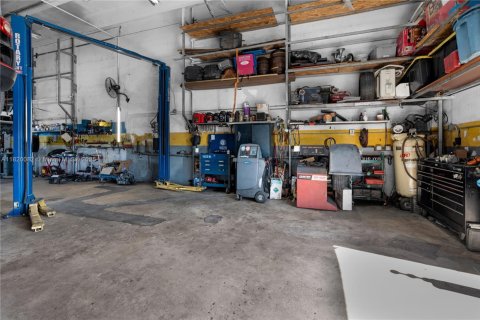 Propiedad comercial en venta en Miami, Florida № 1779284 - foto 13