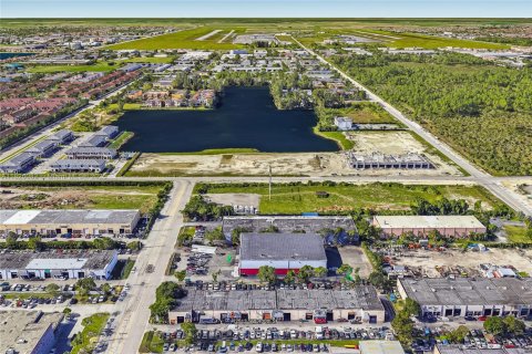 Propiedad comercial en venta en Miami, Florida № 1779284 - foto 16