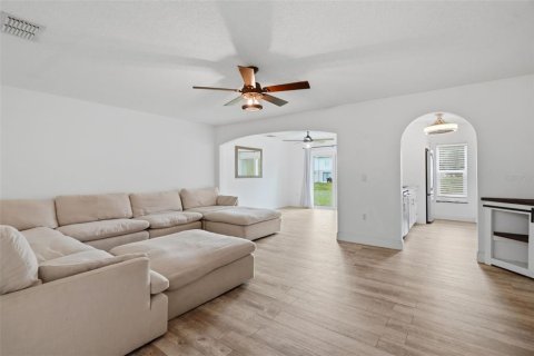 Townhouse in Tampa, Florida 3 bedrooms, 155.15 sq.m. № 2312712 - photo 8