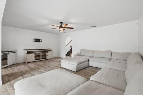 Townhouse in Tampa, Florida 3 bedrooms, 155.15 sq.m. № 2312712 - photo 10