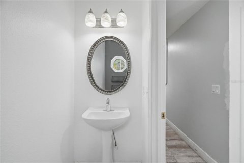 Townhouse in Tampa, Florida 3 bedrooms, 155.15 sq.m. № 2312712 - photo 7