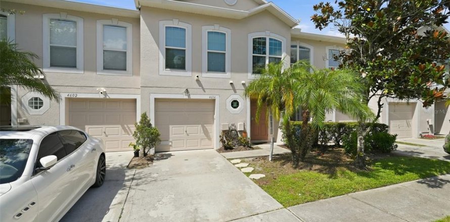 Townhouse in Tampa, Florida 3 bedrooms, 155.15 sq.m. № 2312712