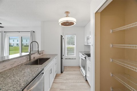 Townhouse in Tampa, Florida 3 bedrooms, 155.15 sq.m. № 2312712 - photo 13