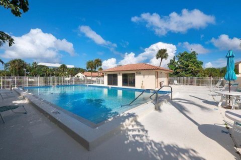 Townhouse in Jupiter, Florida 2 bedrooms, 151.24 sq.m. № 1224838 - photo 1