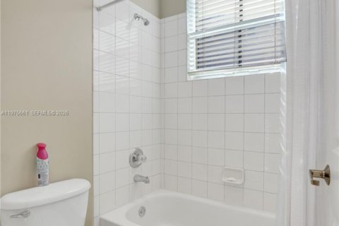 Villa ou maison à vendre à Weston, Floride: 5 chambres, 310.29 m2 № 2042743 - photo 30