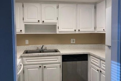 Condo in Fort Myers, Florida, 2 bedrooms  № 1525673 - photo 14