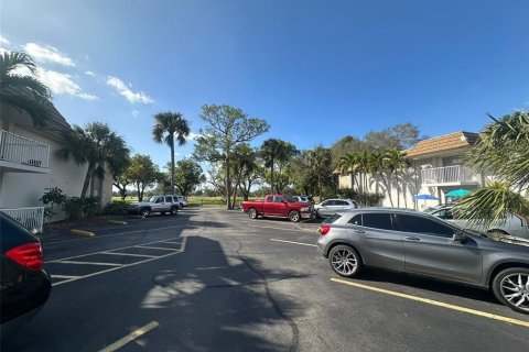 Condo in Fort Myers, Florida, 2 bedrooms  № 1525673 - photo 18