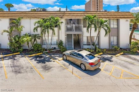 Condo in Fort Myers, Florida, 2 bedrooms  № 1525673 - photo 1
