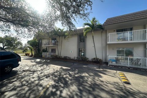 Condo in Fort Myers, Florida, 2 bedrooms  № 1525673 - photo 25