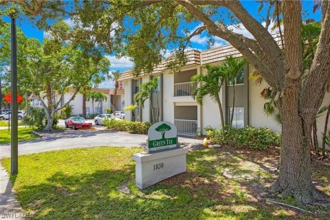 Condo in Fort Myers, Florida, 2 bedrooms  № 1525673 - photo 2