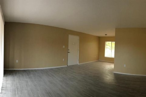 Condo in Fort Myers, Florida, 2 bedrooms  № 1525673 - photo 12