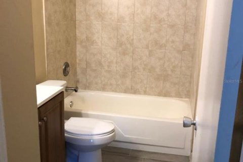 Condo in Fort Myers, Florida, 2 bedrooms  № 1525673 - photo 8