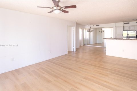 Condominio en venta en Aventura, Florida, 3 dormitorios, 122.63 m2 № 1930831 - foto 10