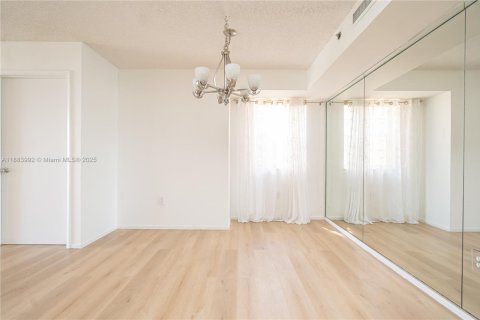 Condominio en venta en Aventura, Florida, 3 dormitorios, 122.63 m2 № 1930831 - foto 9