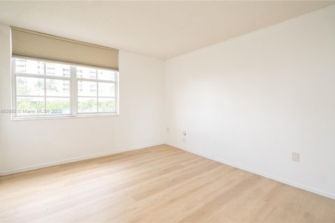 Condominio en venta en Aventura, Florida, 3 dormitorios, 122.63 m2 № 1930831 - foto 23