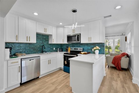 Villa ou maison à vendre à Tampa, Floride: 3 chambres, 163.14 m2 № 2218262 - photo 17