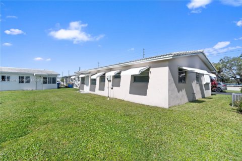 Villa ou maison à vendre à Hollywood, Floride: 2 chambres, 102.01 m2 № 1825579 - photo 7