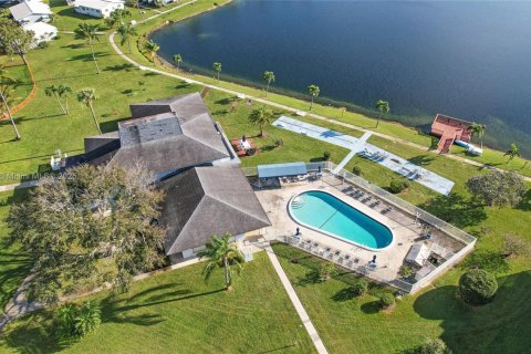 Villa ou maison à vendre à Hollywood, Floride: 2 chambres, 102.01 m2 № 1825579 - photo 9