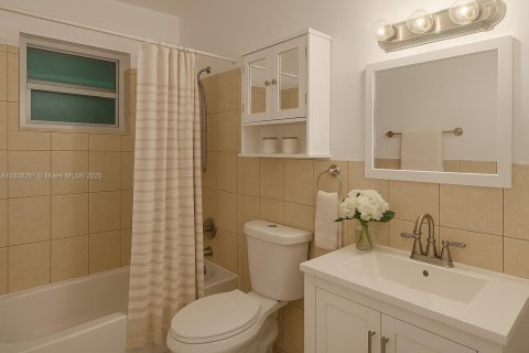 Villa ou maison à vendre à Hollywood, Floride: 2 chambres, 102.01 m2 № 1825579 - photo 3
