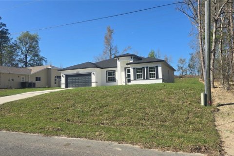 House in Citrus Springs, Florida 4 bedrooms, 164.81 sq.m. № 2100907 - photo 2