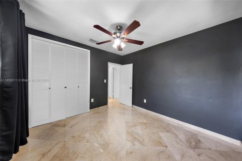 Снять в аренду виллу или дом в Норт-Бей-Виллидж, Флорида 4 спальни, 143.26м2, № 1891083 - фото 16