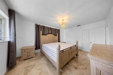 Снять в аренду виллу или дом в Норт-Бей-Виллидж, Флорида 4 спальни, 143.26м2, № 1891083 - фото 22