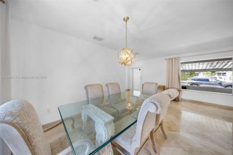 Снять в аренду виллу или дом в Норт-Бей-Виллидж, Флорида 4 спальни, 143.26м2, № 1891083 - фото 5