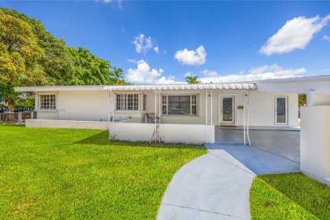 Дом в Норт-Бей-Виллидж, Флорида 4 спальни, 143.26м2 № 1891083