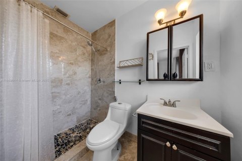 Снять в аренду виллу или дом в Норт-Бей-Виллидж, Флорида 4 спальни, 143.26м2, № 1891083 - фото 25