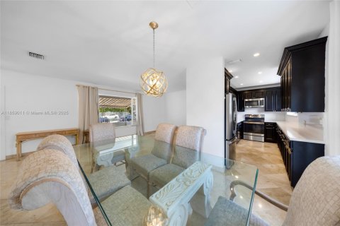 Снять в аренду виллу или дом в Норт-Бей-Виллидж, Флорида 4 спальни, 143.26м2, № 1891083 - фото 6