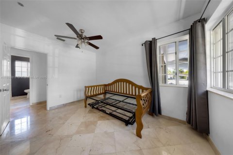 Снять в аренду виллу или дом в Норт-Бей-Виллидж, Флорида 4 спальни, 143.26м2, № 1891083 - фото 27