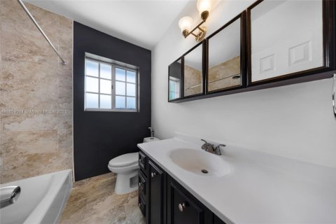 Снять в аренду виллу или дом в Норт-Бей-Виллидж, Флорида 4 спальни, 143.26м2, № 1891083 - фото 20