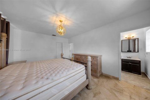 Снять в аренду виллу или дом в Норт-Бей-Виллидж, Флорида 4 спальни, 143.26м2, № 1891083 - фото 24