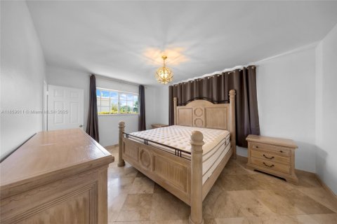 Снять в аренду виллу или дом в Норт-Бей-Виллидж, Флорида 4 спальни, 143.26м2, № 1891083 - фото 21